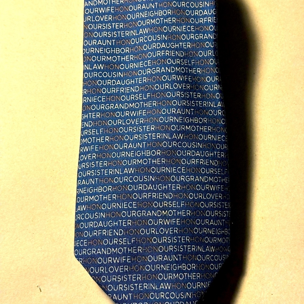 Vineyard and vines HONOUR family member RARE necktie(114)